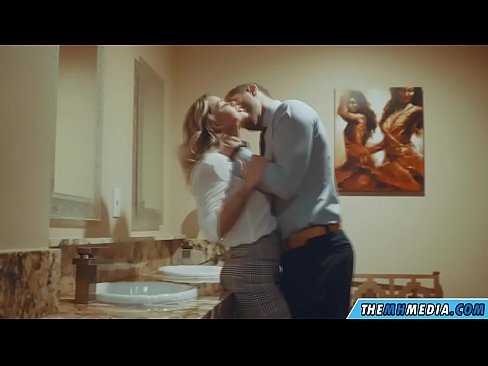 ❤️ Kiam belplena blondulo delogas vin en publika necesejo ️❌ Faka video  ĉe eo.kiss-x-max.ru ❌